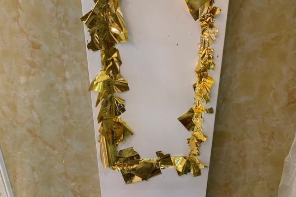 Đắp lá vàng chân cột