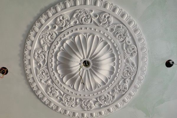 Mâm trần trắng chưa dát vàng