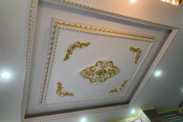 Trần dát vàng công đoạn hoàn thiện