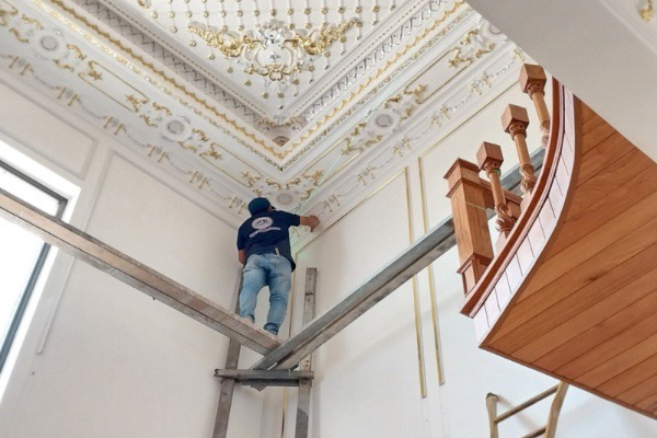 Thi công phào chỉ dát vàng tại Bình Phước